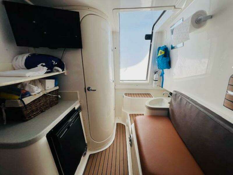 1999 Venture 34 Walkaround with Tower