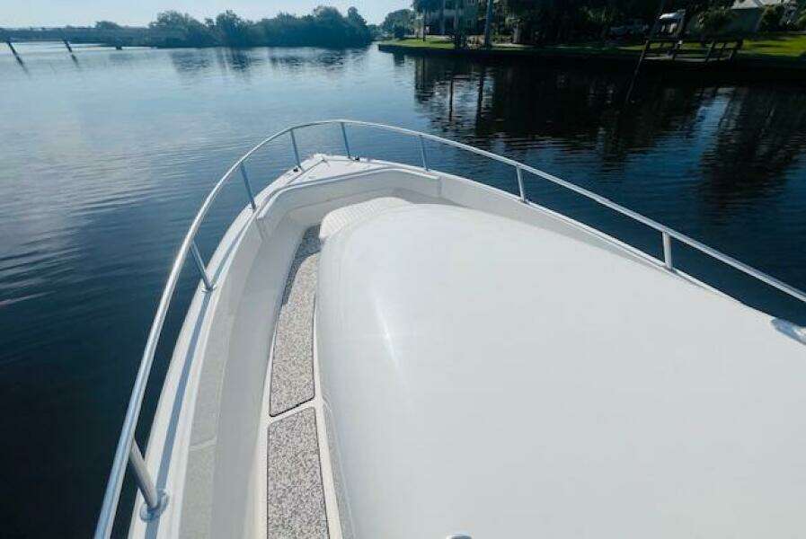 1999 Venture 34 Walkaround with Tower