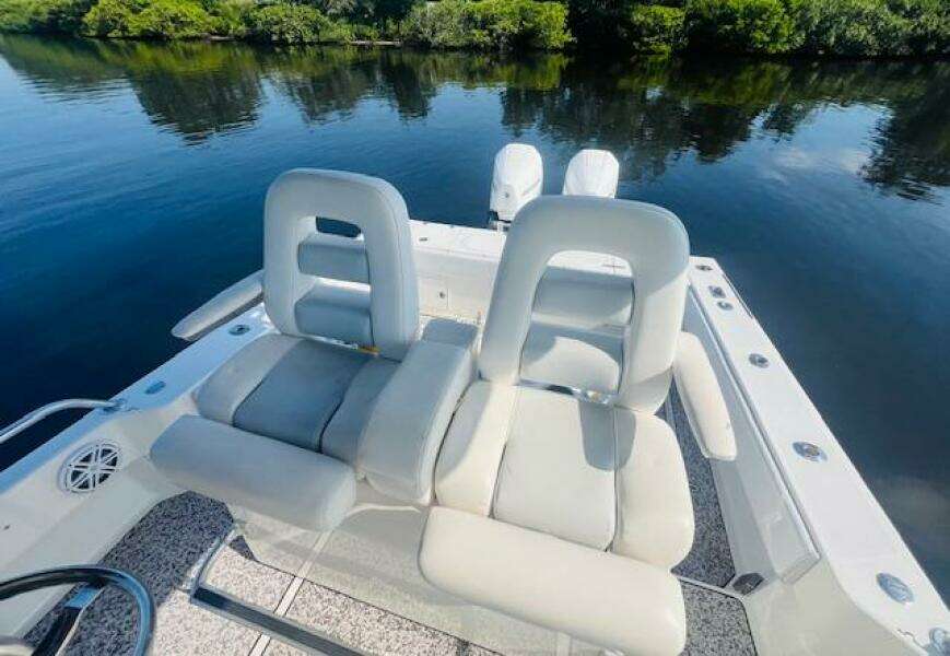 1999 Venture 34 Walkaround with Tower