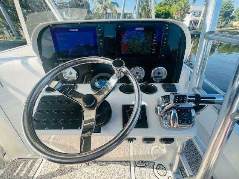 1999 Venture 34 Walkaround with Tower