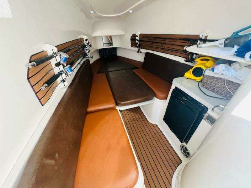 1999 Venture 34 Walkaround with Tower