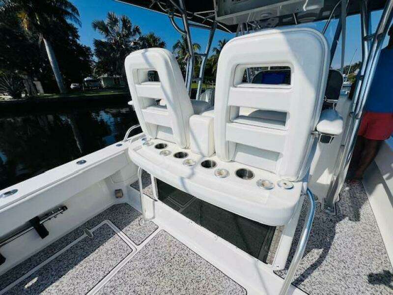 1999 Venture 34 Walkaround with Tower