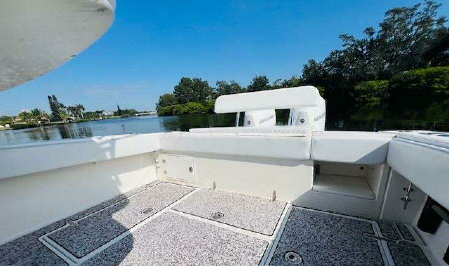 1999 Venture 34 Walkaround with Tower