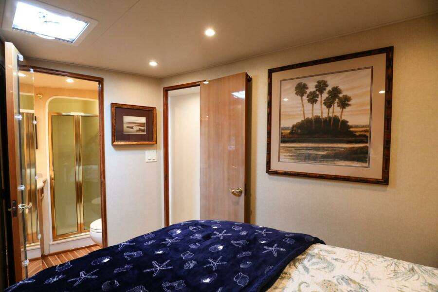 2005 Viking 48 Convertible