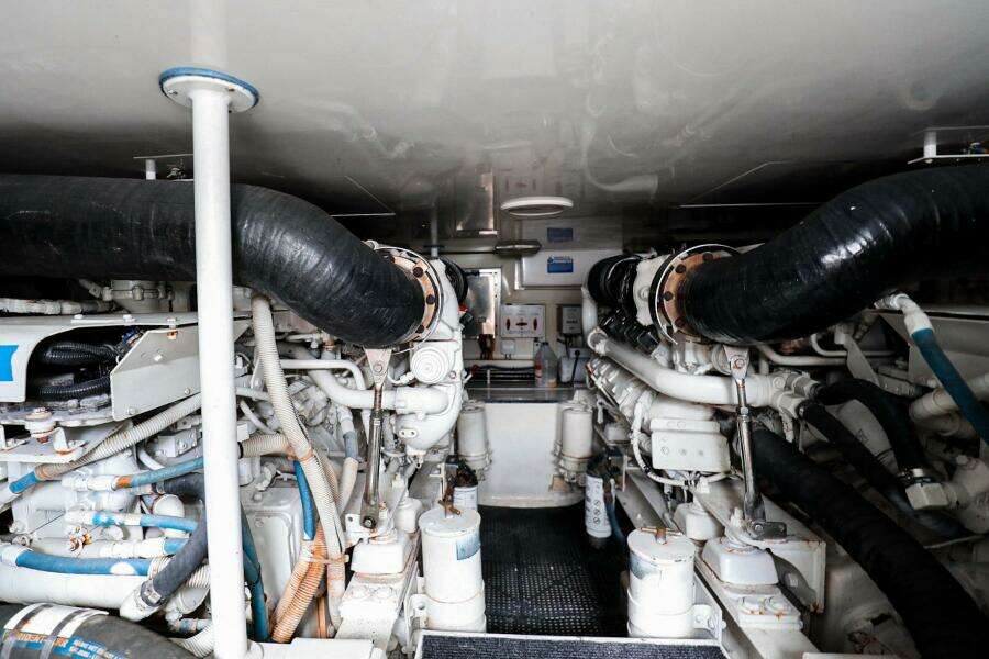 2005 Viking 48 Convertible