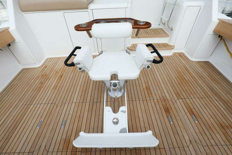 2005 Viking 48 Convertible