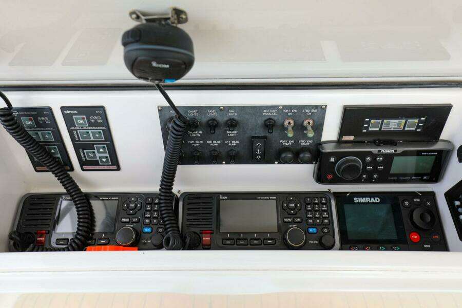 2005 Viking 48 Convertible