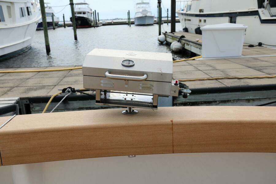 2005 Viking 48 Convertible