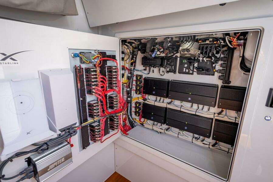 2025 Billfish 39 Center Console w/Tower