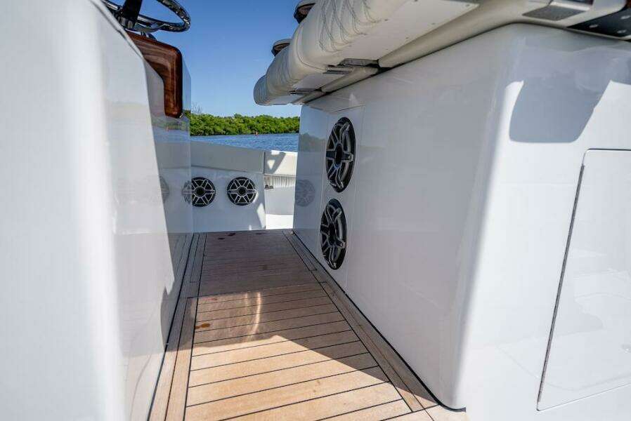 2025 Billfish 39 Center Console w/Tower