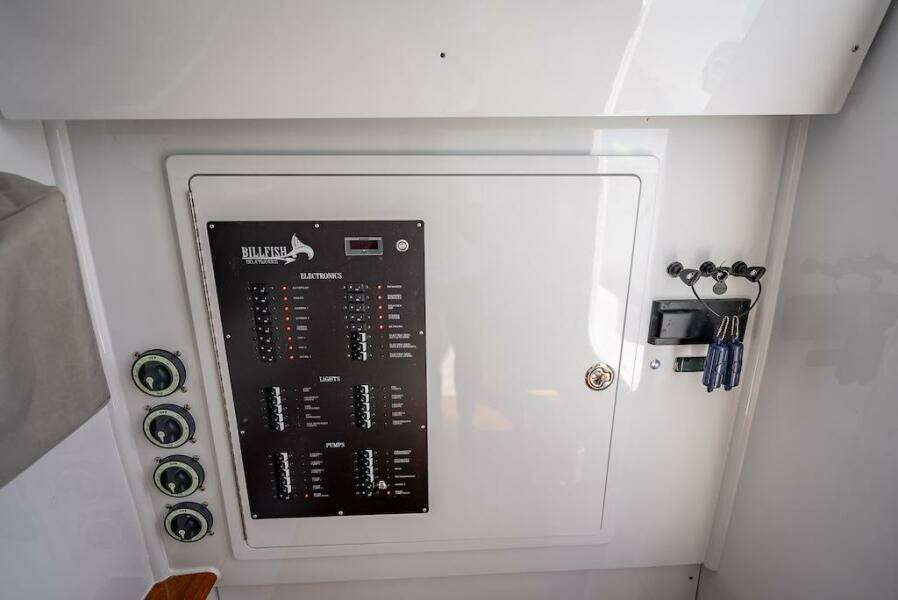 2025 Billfish 39 Center Console w/Tower