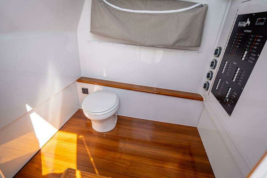 2025 Billfish 39 Center Console w/Tower