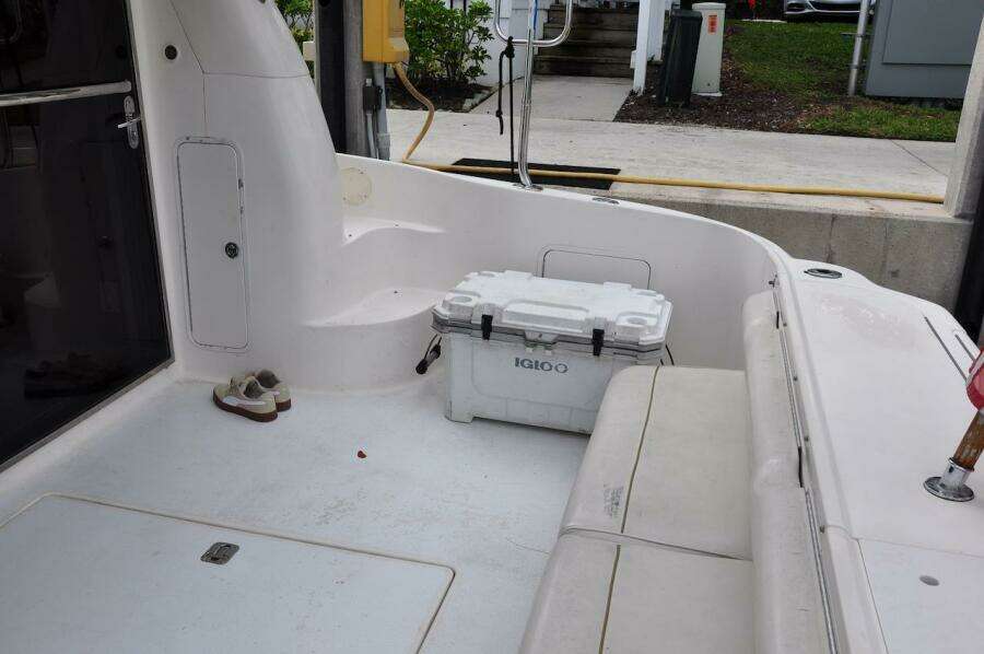1998 Sea Ray 480 Sedan Bridge deck with Igloo cooler and seating.