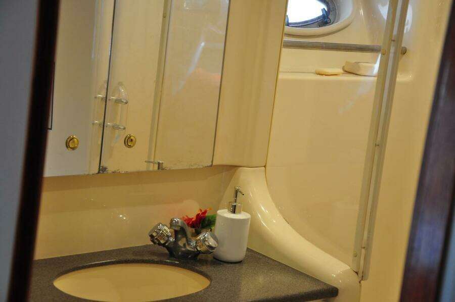 1998 Sea Ray 480 Sedan Bridge