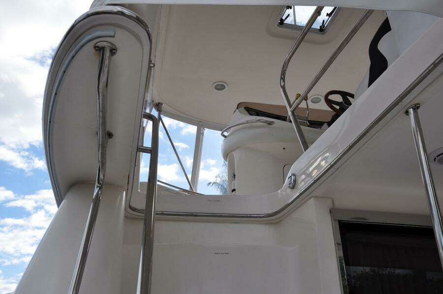View of the upper deck and helm of a 1998 Sea Ray 480 Sedan Bridge yacht.