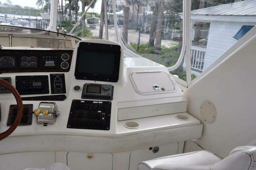 1998 Sea Ray 480 Sedan Bridge helm with navigation equipment and controls.