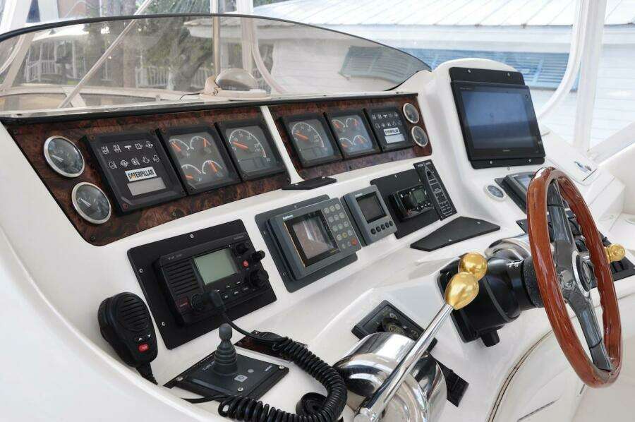 Control panel of a 1998 Sea Ray 480 Sedan Bridge yacht.