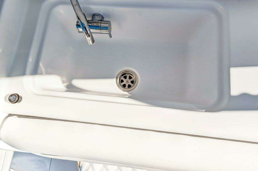 2022 Sportsman Open 352 Center Console