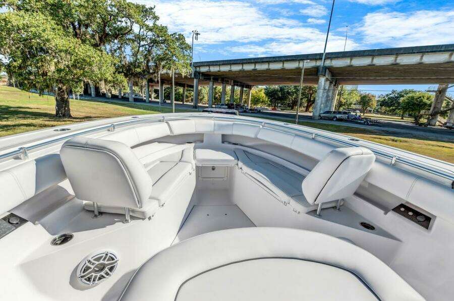 2022 Sportsman Open 352 Center Console