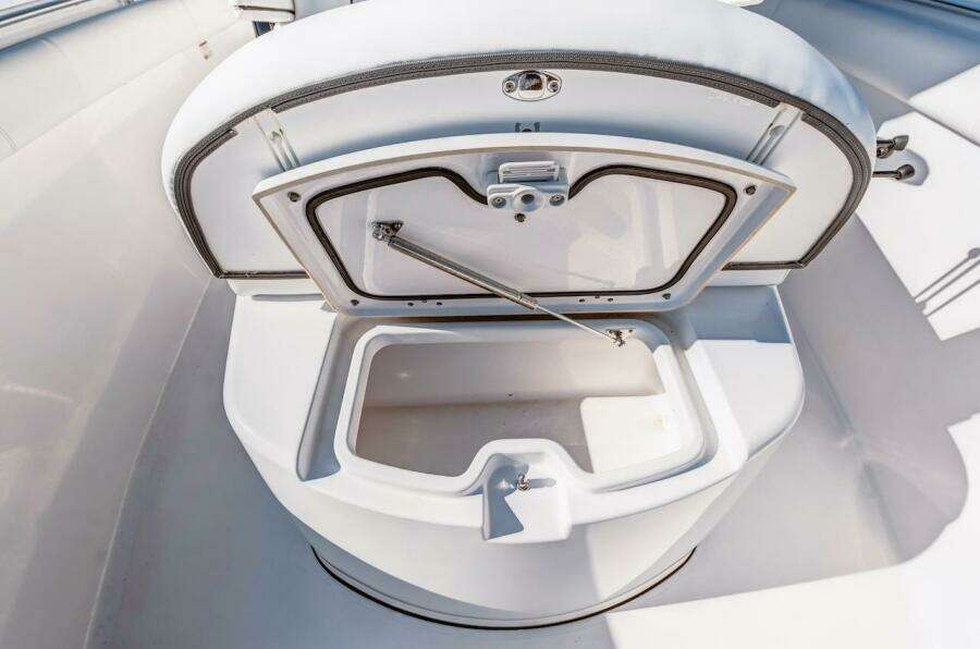 2022 Sportsman Open 352 Center Console