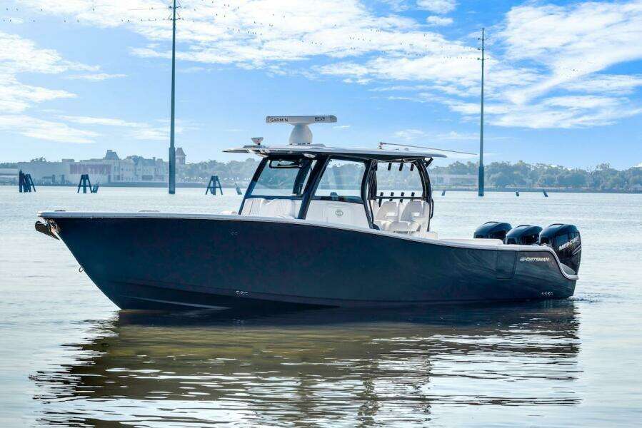 2022 Sportsman Open 352 Center Console