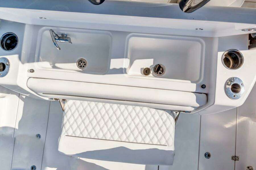 2022 Sportsman Open 352 Center Console
