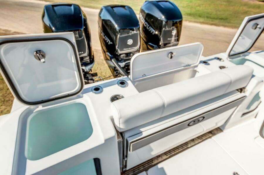 2022 Sportsman Open 352 Center Console