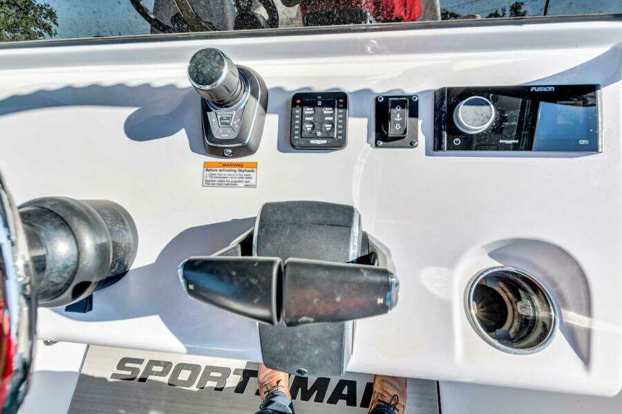 2022 Sportsman Open 352 Center Console