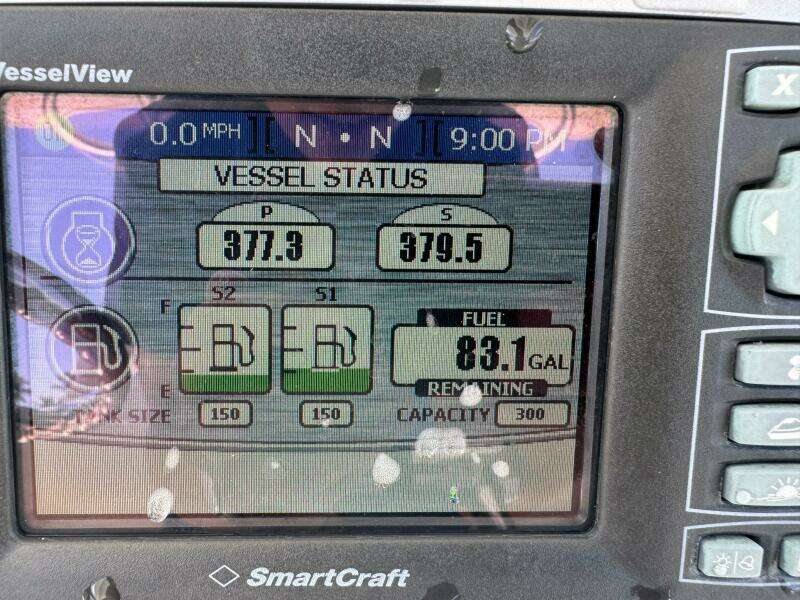 SmartCraft VesselView display on a 2008 Boston Whaler 320 Outrage showing vessel status and fuel levels.