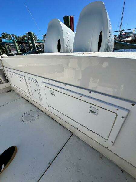 1988 Grady-White 25 SAILFISH boat deck with storage compartments and clear blue sky.