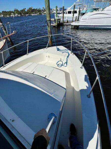 1988 Grady-White 25 SAILFISH boat docked in marina, view of bow and railing.