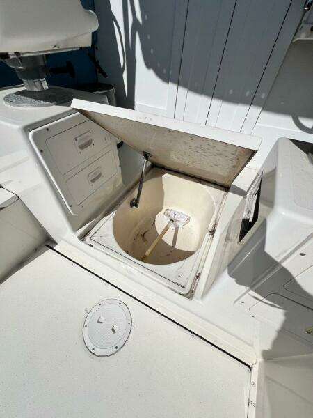1988 Grady-White 25 SAILFISH boat storage compartment open on deck.