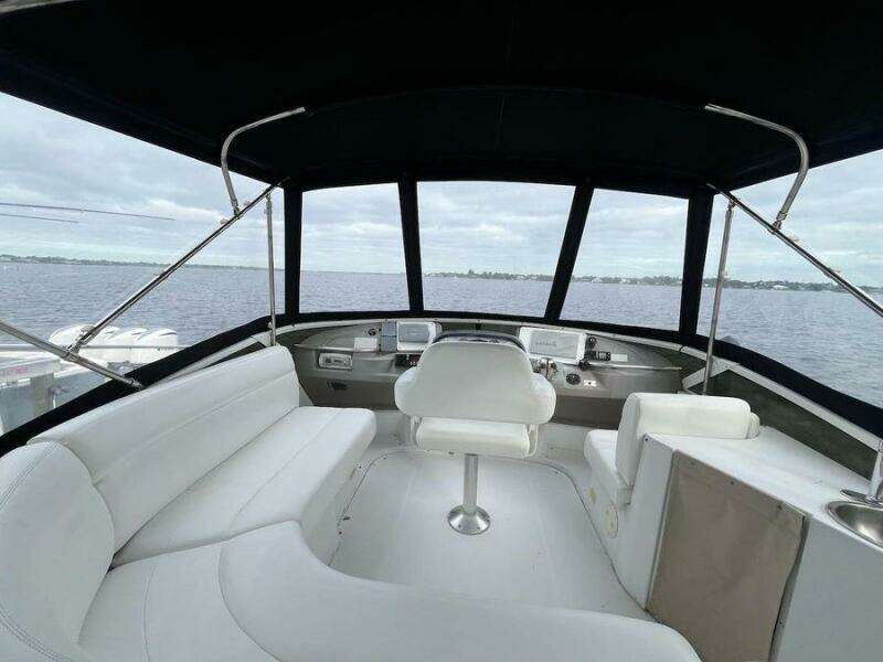 2000 Carver 396 Motor Yacht