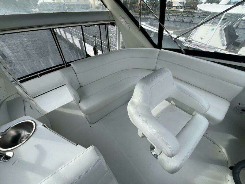 2000 Carver 396 Motor Yacht