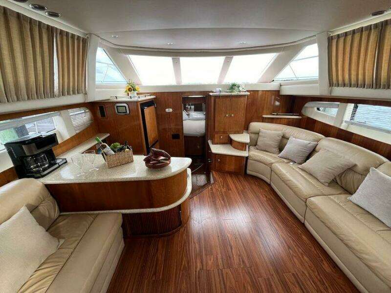 2000 Carver 396 Motor Yacht