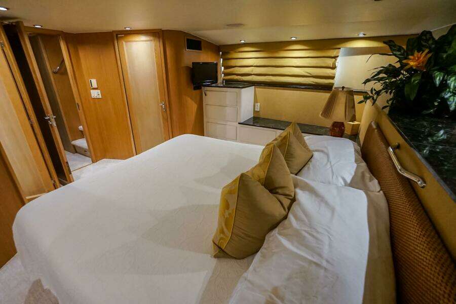 1989 Hatteras 80 Cockpit Motor Yacht