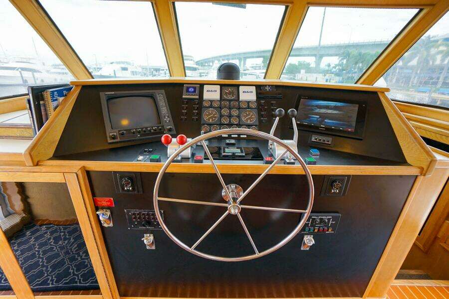 1989 Hatteras 80 Cockpit Motor Yacht