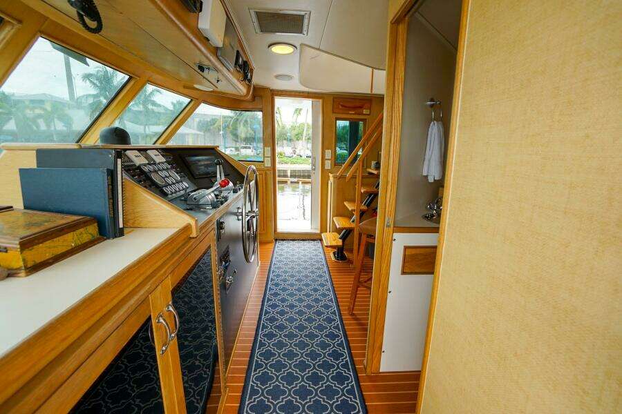 1989 Hatteras 80 Cockpit Motor Yacht