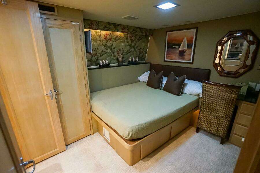 1989 Hatteras 80 Cockpit Motor Yacht