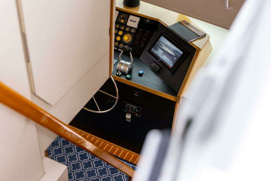 1989 Hatteras 80 Cockpit Motor Yacht