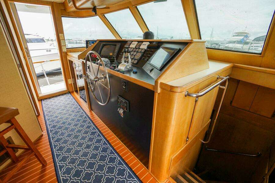 1989 Hatteras 80 Cockpit Motor Yacht