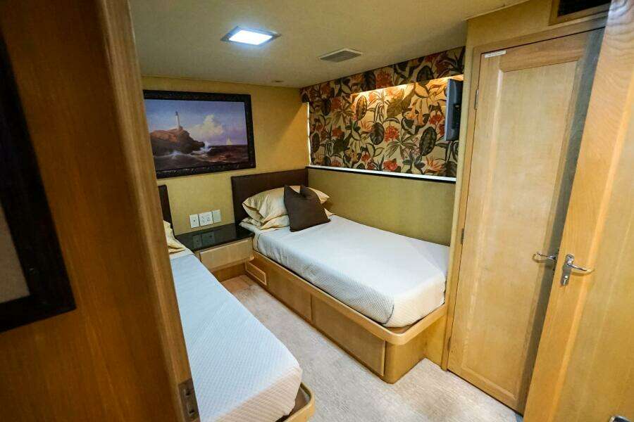 1989 Hatteras 80 Cockpit Motor Yacht