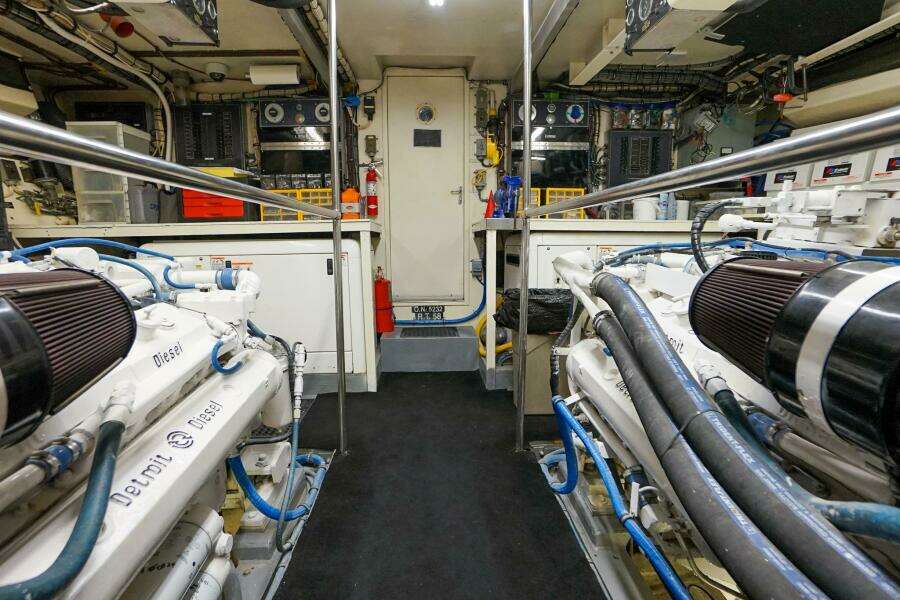 1989 Hatteras 80 Cockpit Motor Yacht