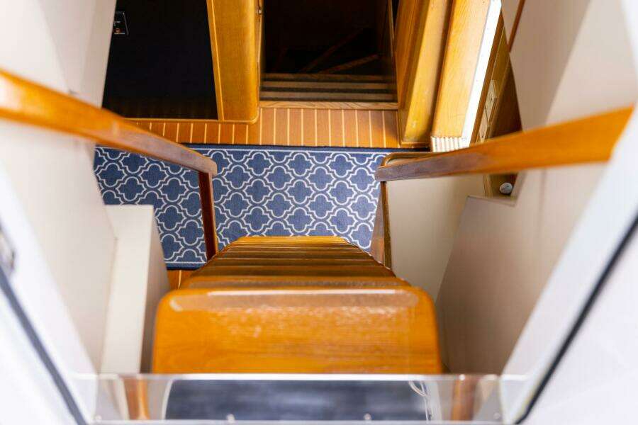 1989 Hatteras 80 Cockpit Motor Yacht