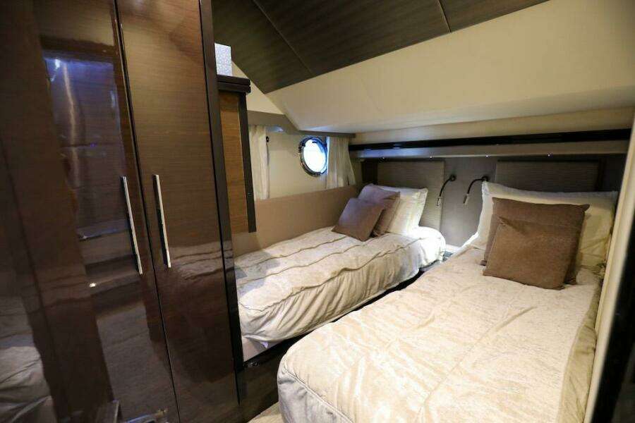 2016 Marquis 660 Sport Yacht