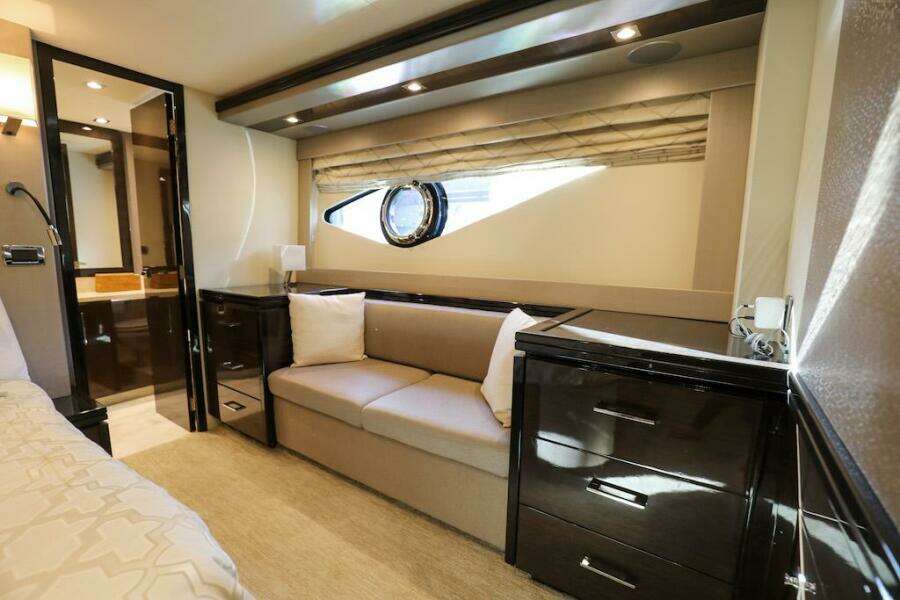 2016 Marquis 660 Sport Yacht