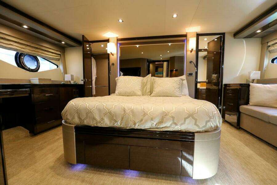 2016 Marquis 660 Sport Yacht