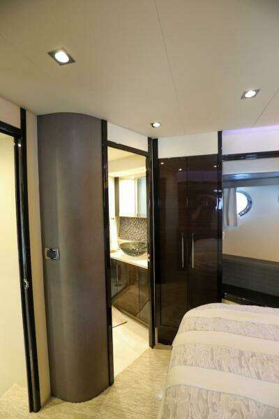 2016 Marquis 660 Sport Yacht