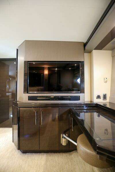 2016 Marquis 660 Sport Yacht