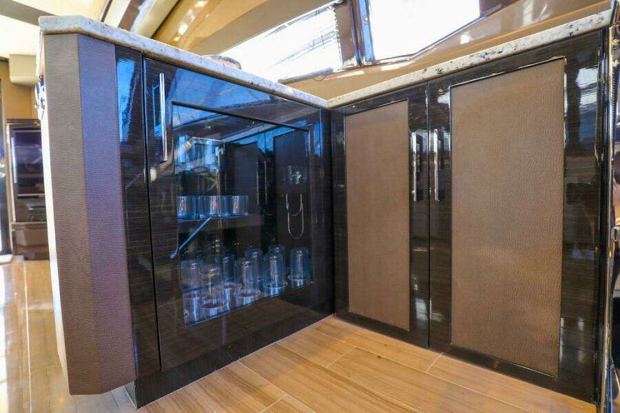 2016 Marquis 660 Sport Yacht